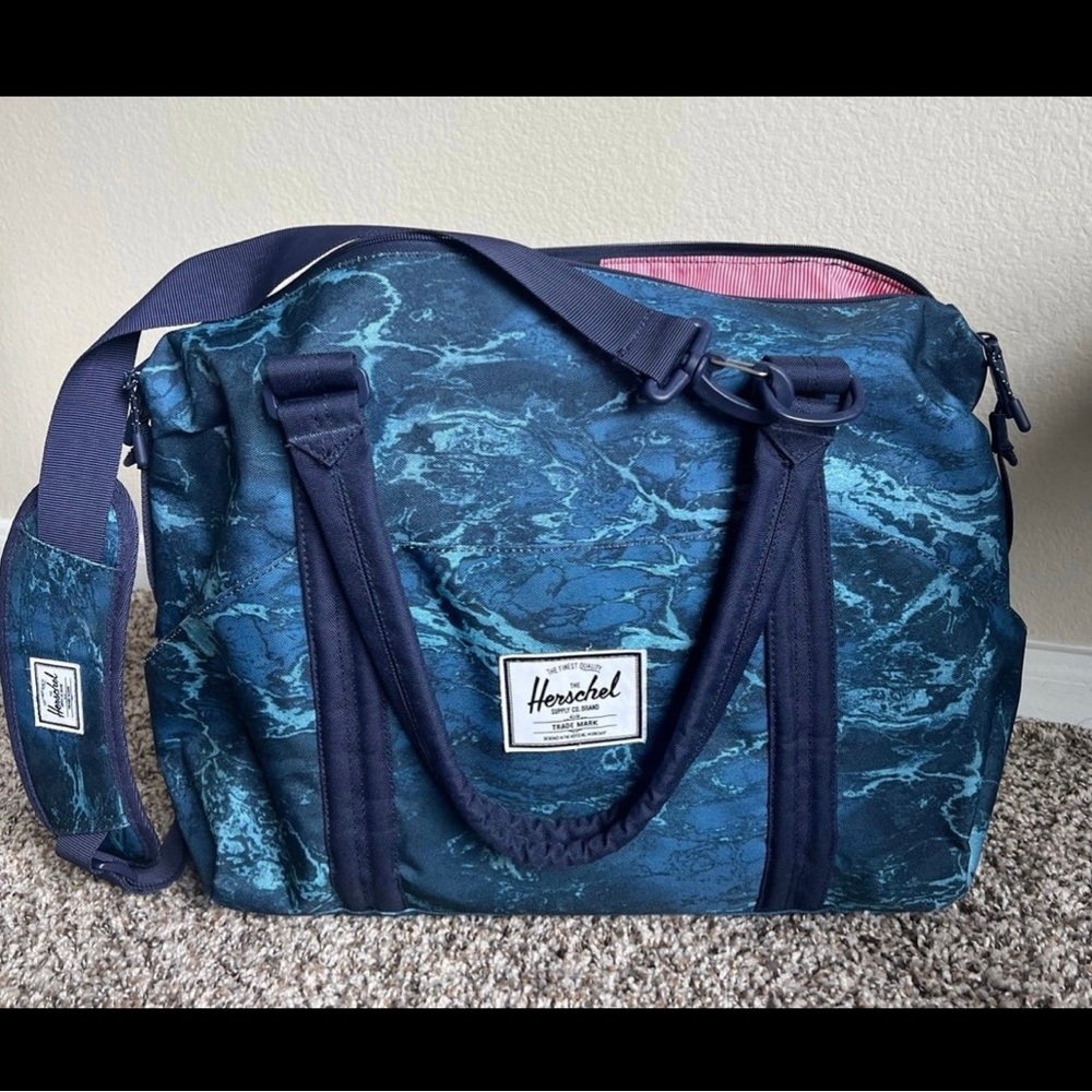 Hershel messenger bag style diaper bag